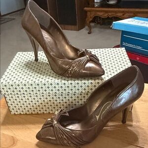 Elegant Bronze leather Heels